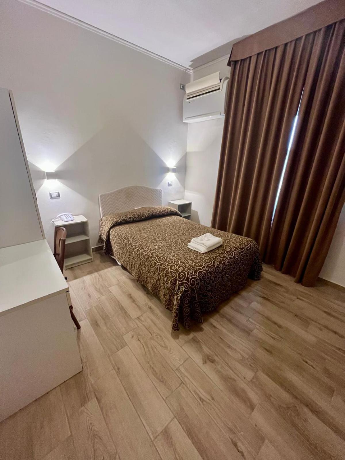 Pisani Hotel San Nicola La Strada Zewnętrze zdjęcie