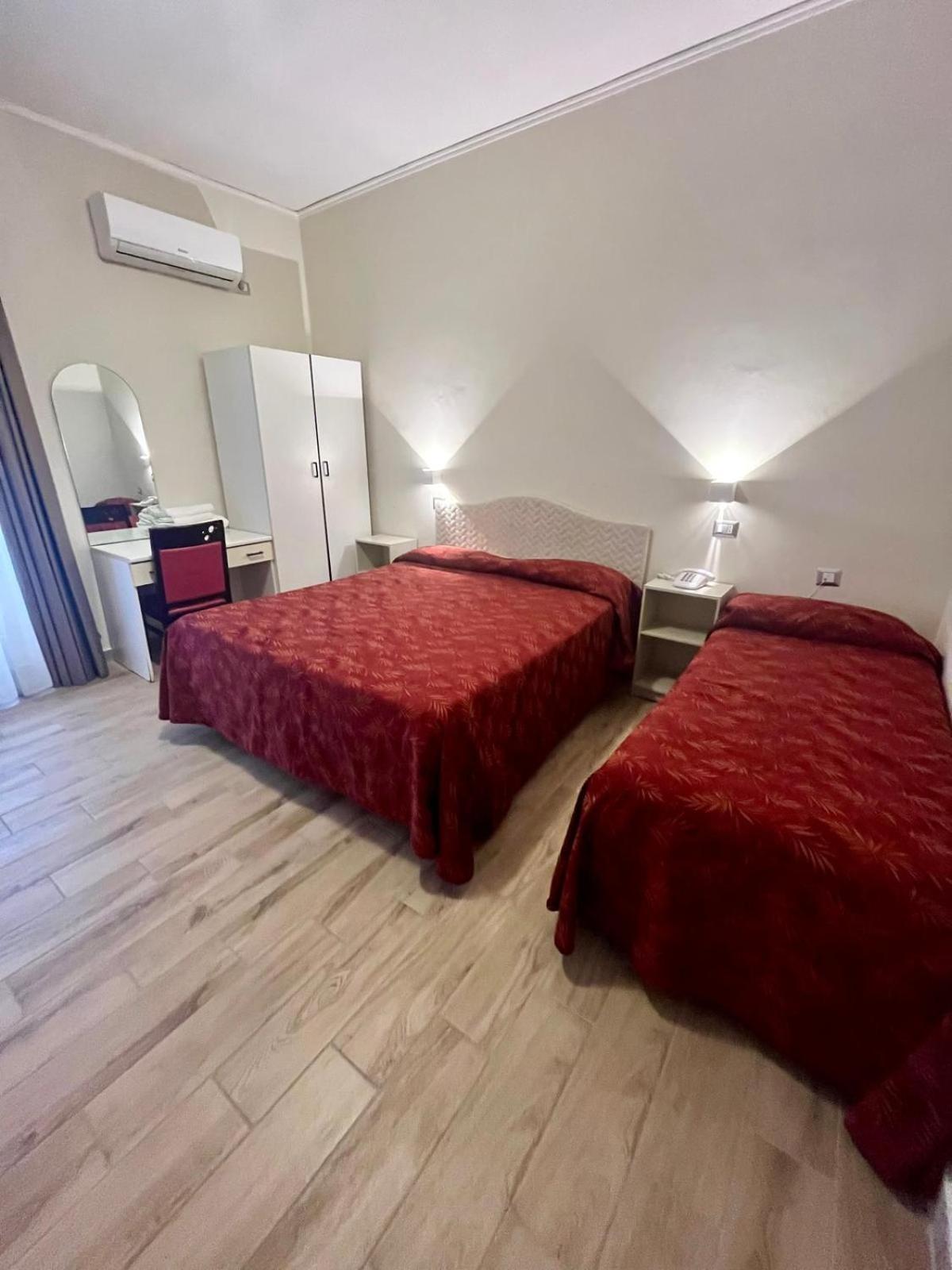 Pisani Hotel San Nicola La Strada Zewnętrze zdjęcie
