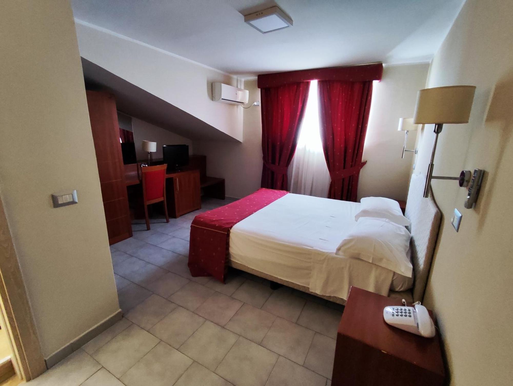 Pisani Hotel San Nicola La Strada Zewnętrze zdjęcie