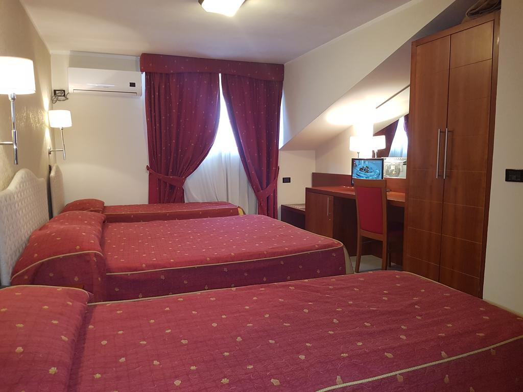 Pisani Hotel San Nicola La Strada Pokój zdjęcie
