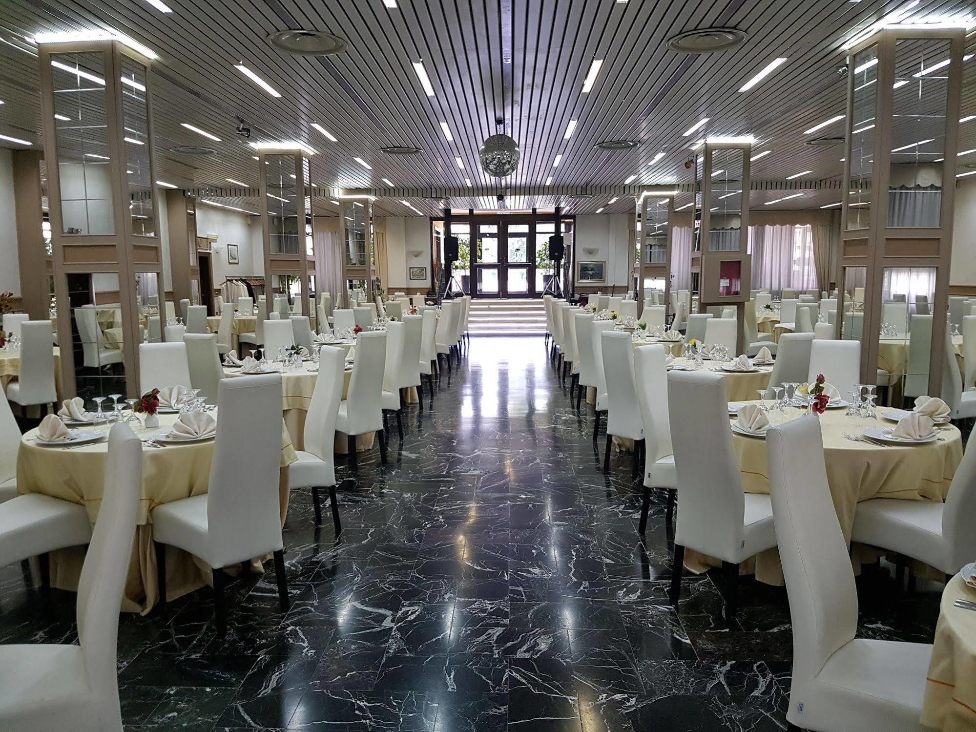 Pisani Hotel San Nicola La Strada Zewnętrze zdjęcie