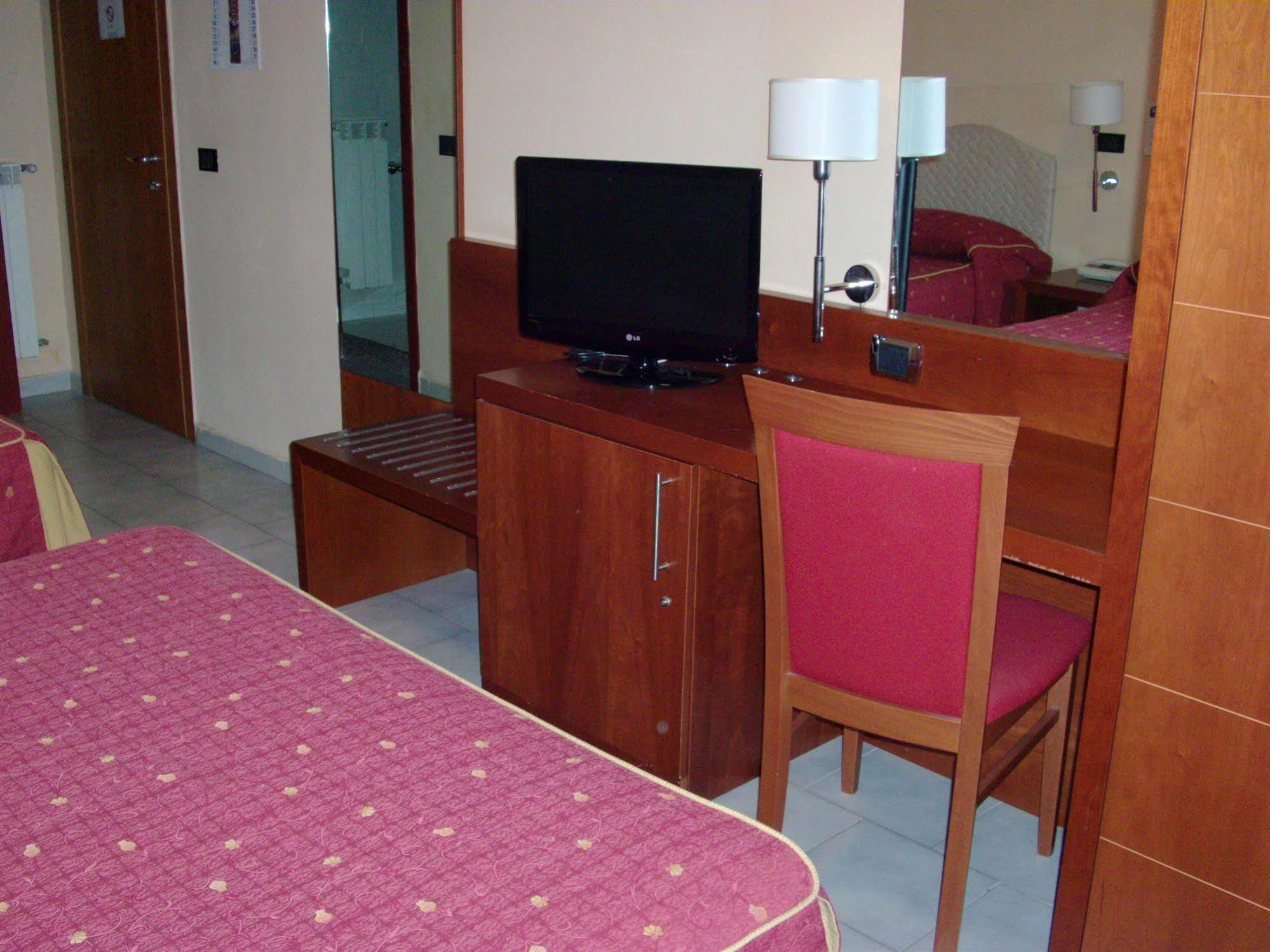 Pisani Hotel San Nicola La Strada Zewnętrze zdjęcie